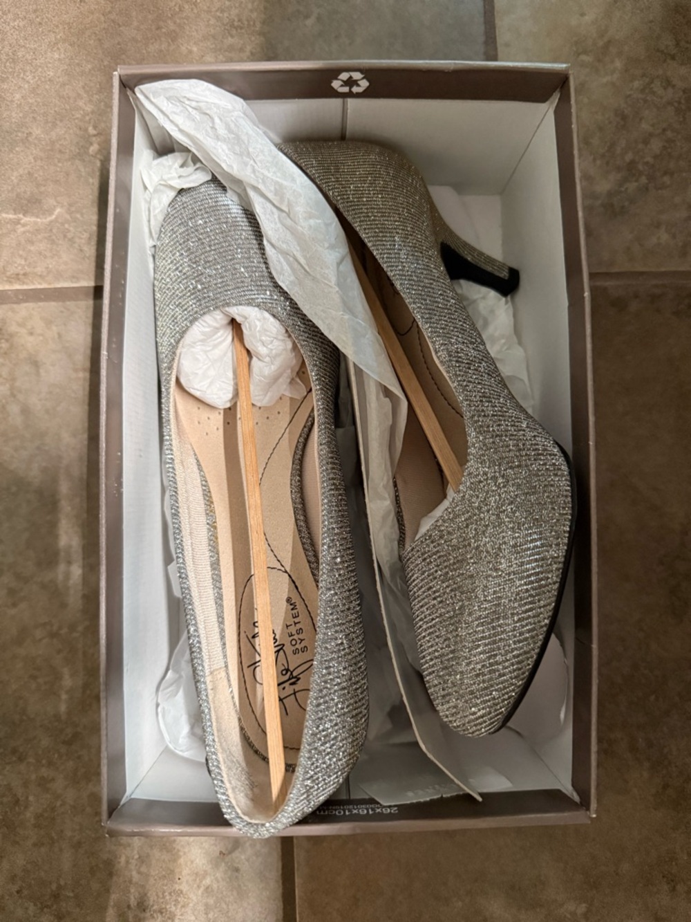 Sparkling Silver Life Stride Women's Kitten Heel Pumps Padded Insoles size 6 1/2 - Picture 8 of 16